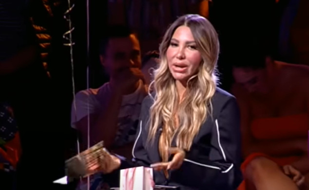 ANELI NE VERUJE ŠTA JOJ SE DESILO: Evo šta je dobila uživo u emisiji, zanemela od šoka!