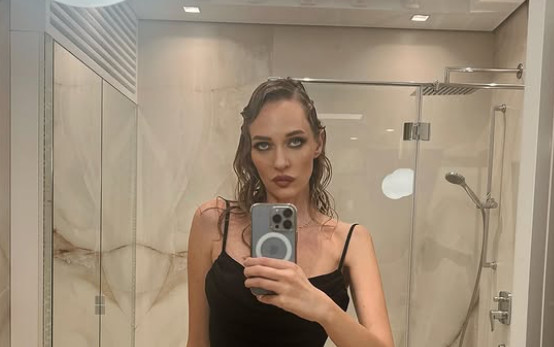 NAPUSTILA SREMSKU MITROVICU I NAŠLA MILIJARDERA! Srpska manekenka pozira s plaže kao boginja, pokazala hot telo (FOTO)