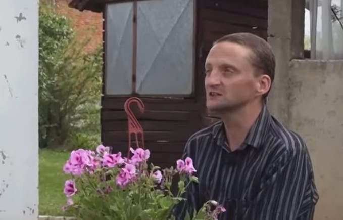 „OSTAO SAM BEZ DESNE NOGE“ Postao je megapopularan preko noći, svi mu se smejali, a sada javno moli za pomoć iz BOLNICE! (VIDEO)