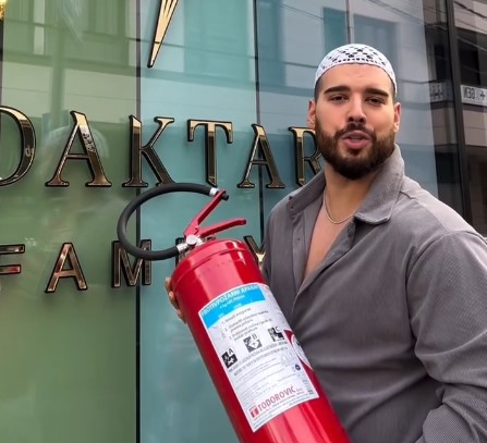 ADAM ADAKTAR OTKRIO KOLIKA JE ŠTETA POSLE RAZBIJANJA NJEGOVOG SALONA LEPOTE!
