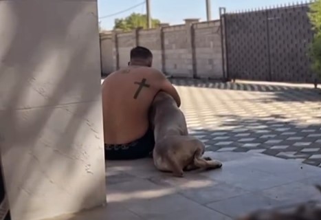 KOGA TO GRLI DARKO LAZIĆ? Snimak otkrio sve, a pevač jedva izvukao živu glavu! (FOTO)