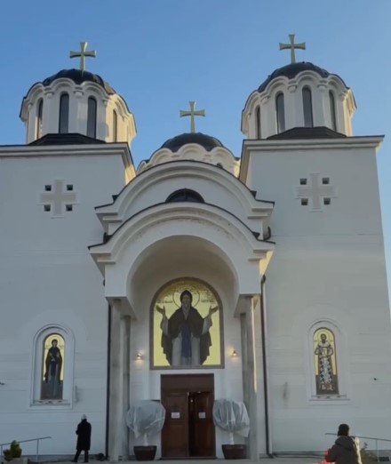 Na Novom Beogradu svečano dočekana ikona Presvete Bogorodice Stradalne