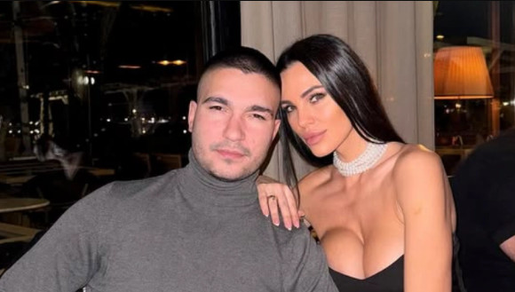 MIRKO ŠIJAN I BOJANA RODIĆ UHVAĆENI U AKCIJI NASRED PLAŽE! Mladi bračni par nije uspeo da obuzda RAZUZDANE STRASTI! (FOTO)