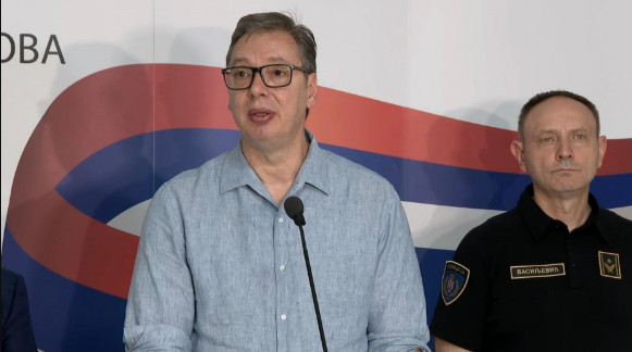 POLOMLJENE VILICE, POVREDE GRUDNOG KOŠA! Predsednik Vučić: „U napadu blokadera povređeno 16 policajaca“