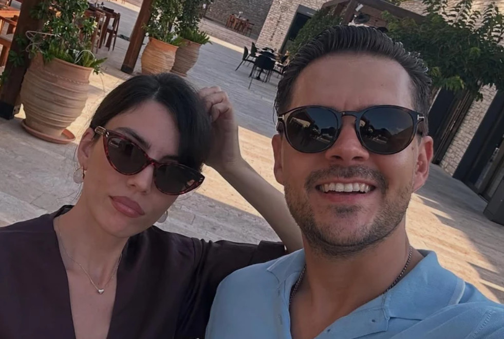 MILOŠ BIKOVIĆ UŽIVA SA IVANOM NA KIPRU: „Držim leto za rukav, ne dam mu da ode“ (FOTO)