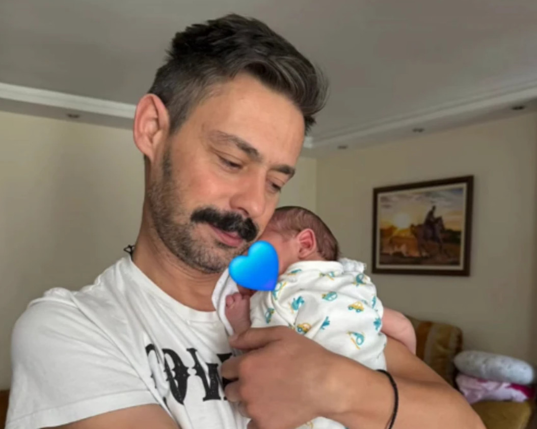 PRIZOR IZ DOMA MILANA VASIĆA TOPI I LEDENA SRCA! Supruga Maja fotkom zabeležila emotivan trenutak! (FOTO)