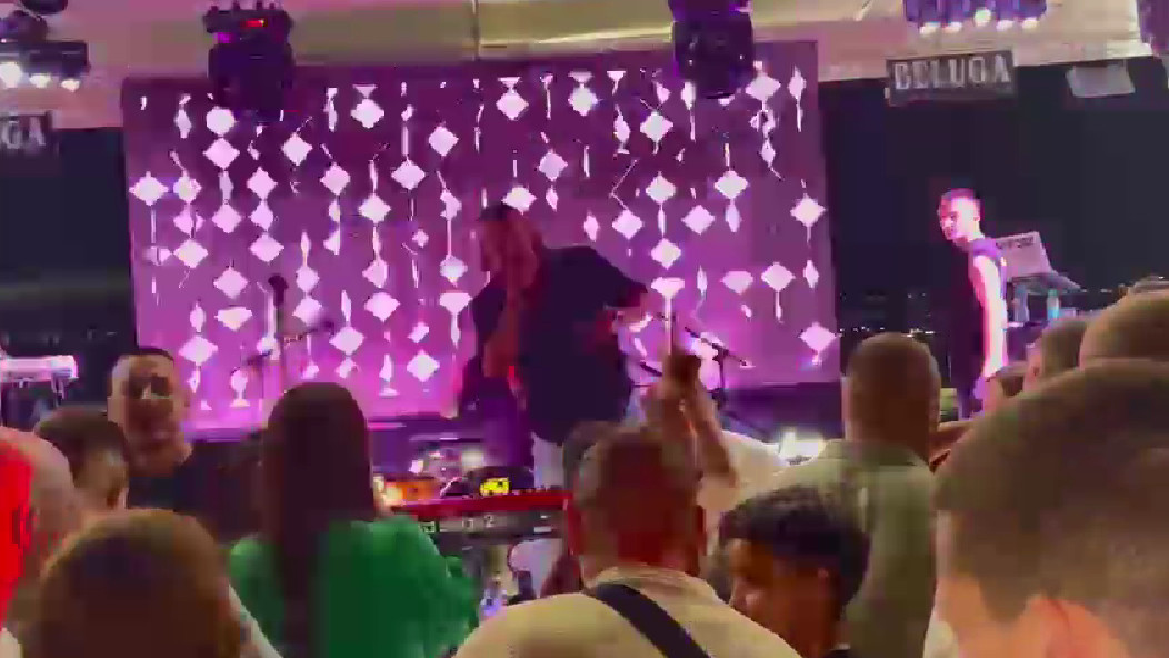 LUDNICA U HERCEG NOVOM! Crnogorsko primorje je upravo postalo vrelije – ACA LUKAS ZAPALIO KLUB! (VIDEO)