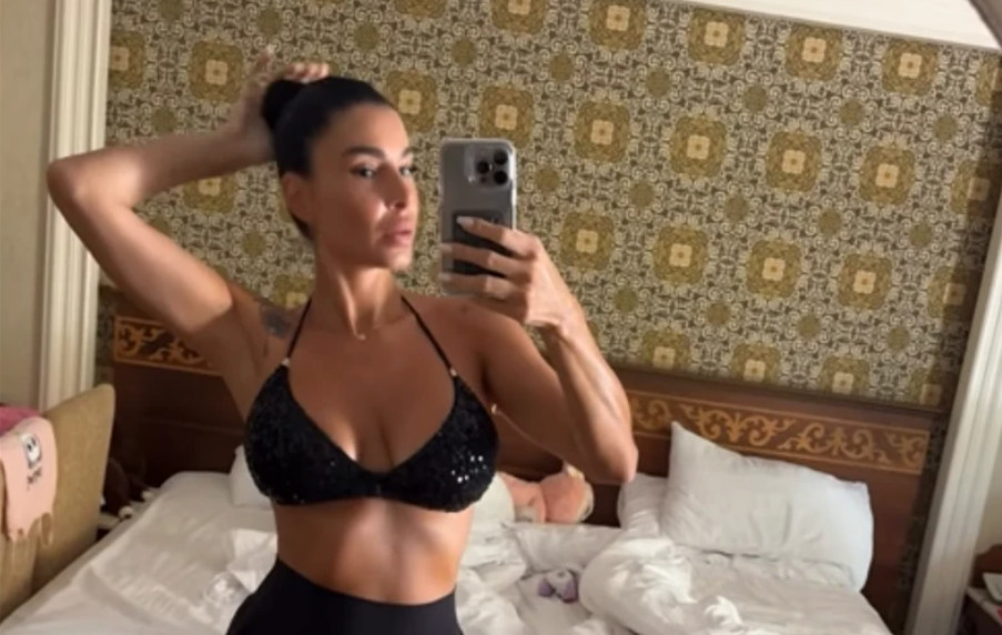 „KUĆI TAKO NEĆE MOĆI“ Mia Borisavljević besna na odmoru – JAVNO POKAZALA SVE! (FOTO)