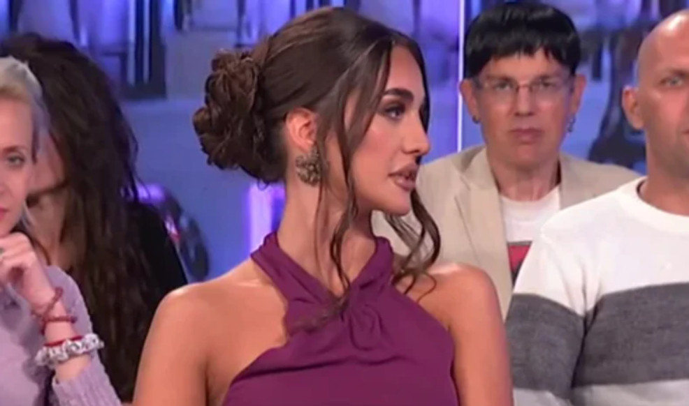 „ANĐELA, DA LI ZNAŠ SA KIM JE SOFIJA DOŠLA VEČERAS?“ Đuričićeva prebledela u emisiji uživo kada je čula OVAJ ODGOVOR!