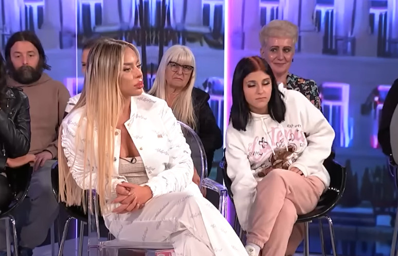 UHVAĆENA NA DELU! Sofija Janićijević sama sebi šalje cveće?! Fanovi zgroženi: „Jadnica…“