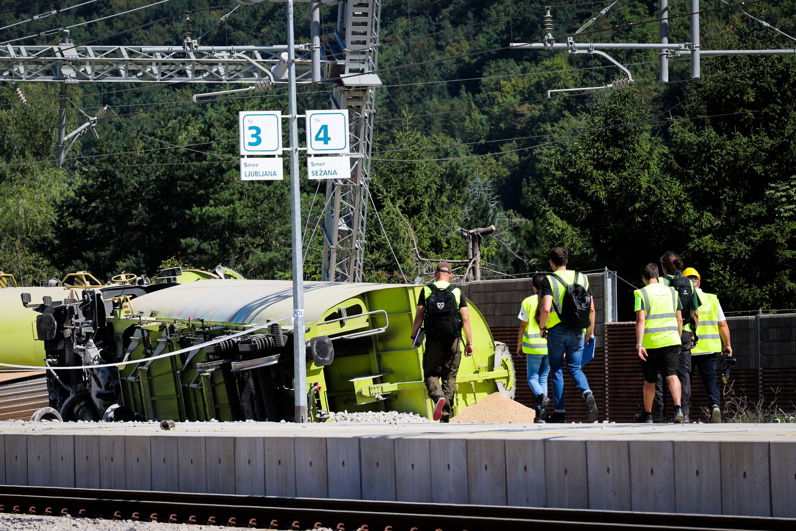 STRAŠNA TRAGEDIJA NA ŽELEZNIČKOJ STANICI! Voz pokosio muškarca (41)!