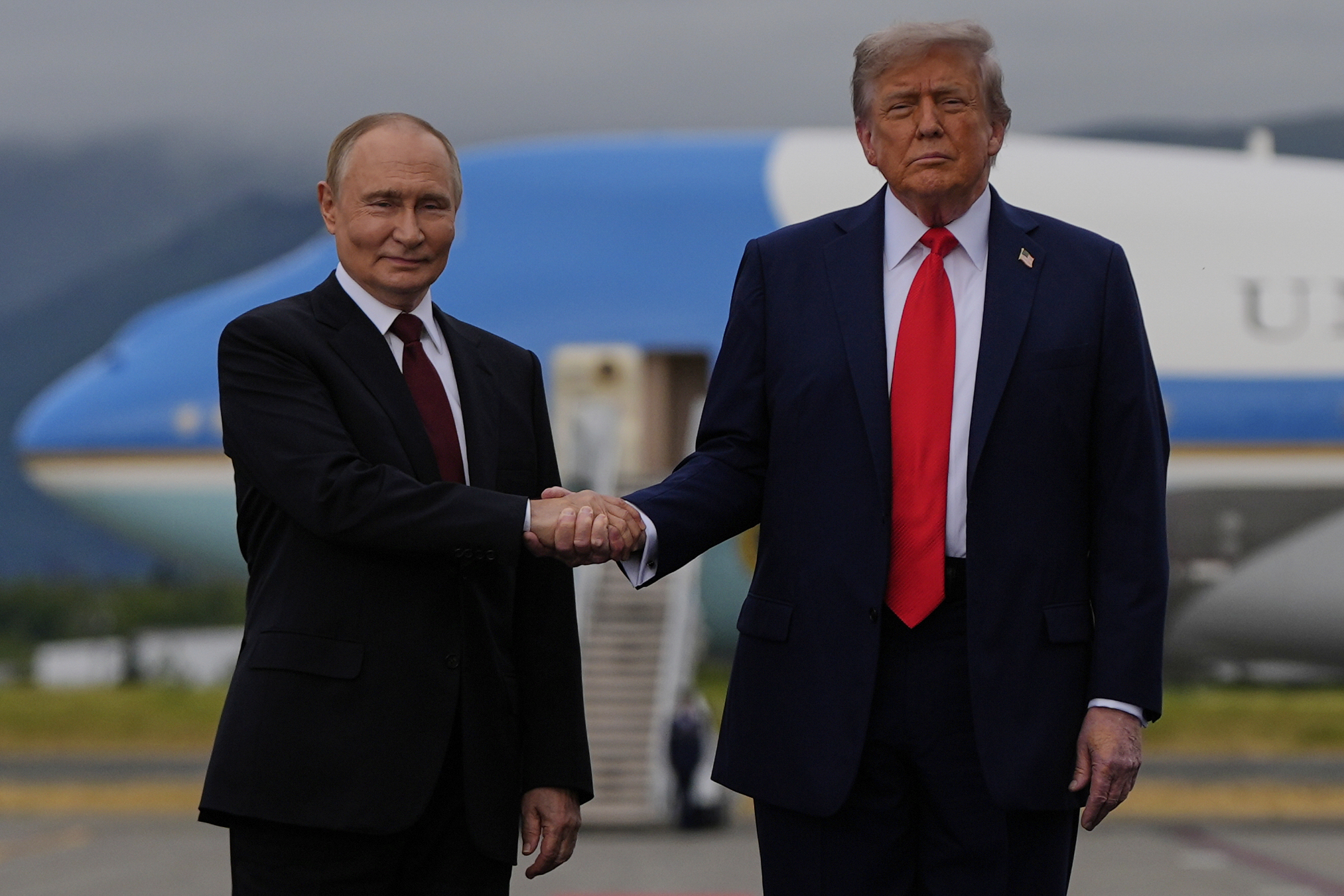 ŠOKANTNE INFORMACIJE IZ AMERIKE! Evo kako je Trampov sastanak sa Putinom uticao na njegov rejting!