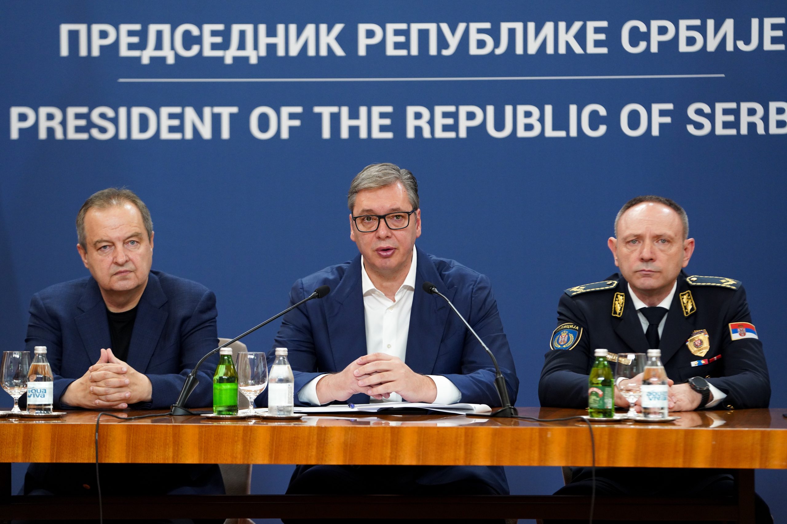 DA LI JE BILO RAZMATRANJA O UVOĐENJU VANREDNOG STANJA? Vučić otkrio istinu!