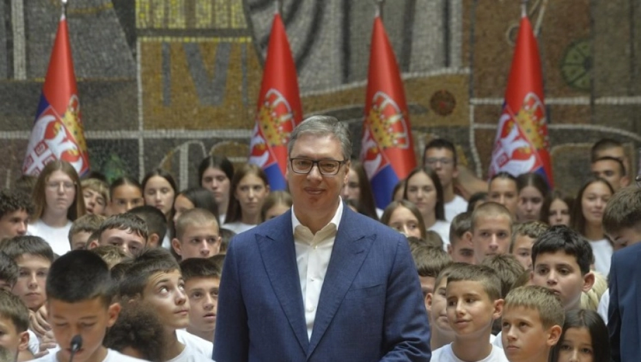 VUČIĆ POSLAO SNAŽNU PORUKU: „Naš identitet sa vama niko nikada ne može da uništi“