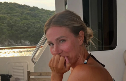 SKINULA SE VESNA ĐOGANI! Na jahti u bikiniju pokazala ravan stomak i bujne obline!