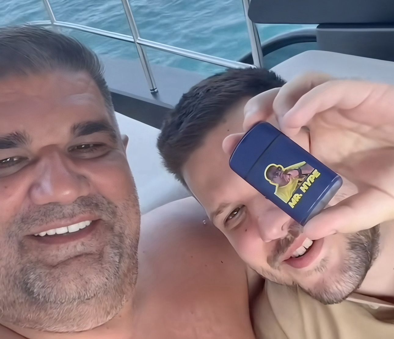 A ZA TATU – POSEBAN UPALJAČ! Saša Mirković sa sinom Aleksejem na brodu – ova situacija je mnoge nasmejala! (VIDEO)