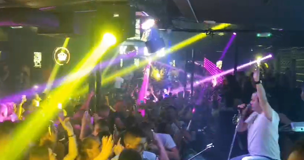 „VOLIŠ LI ME“ NE PRESTAJE DA BUDE HIT!  Lukas pokazao šta ljudi vole kod njega na nastupima! (VIDEO)