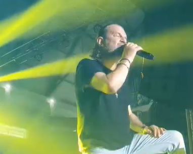 LUKAS ISPRIČAO VIC NA NASTUPU, SVI POPADALI OD SMEHA! Haos u Baru na poznatom festivalu!
