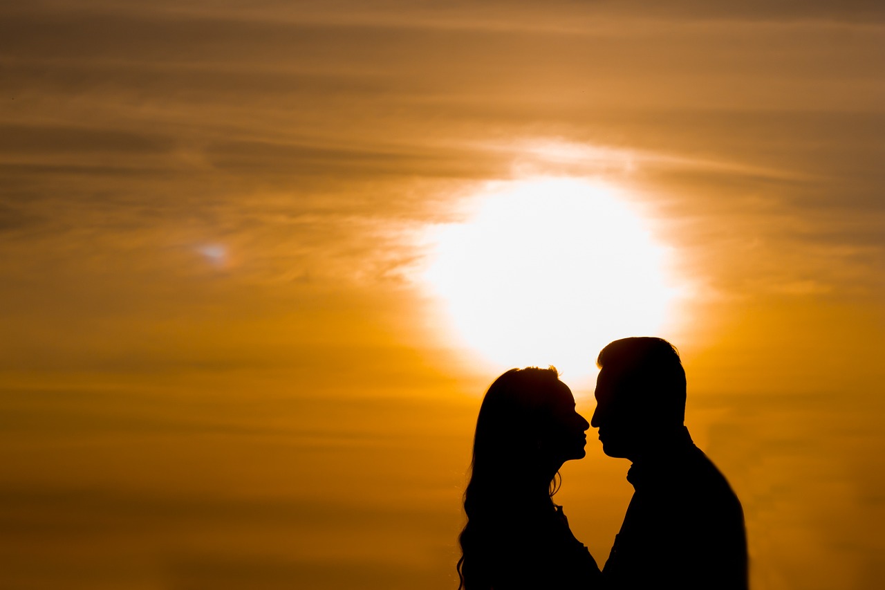 OVO SU NAJVEĆI ROMANTIČARI U HOROSKOPU! Ljubav im je bajka, mnogi misle da patetišu!