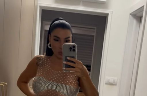 MIA BORISAVLJEVIĆ U POTPUNO PROVIDNOJ HALJINI! Na intimnoj regiji se nalazi OVO – nikad smelije izdanje folkerke! (FOTO)