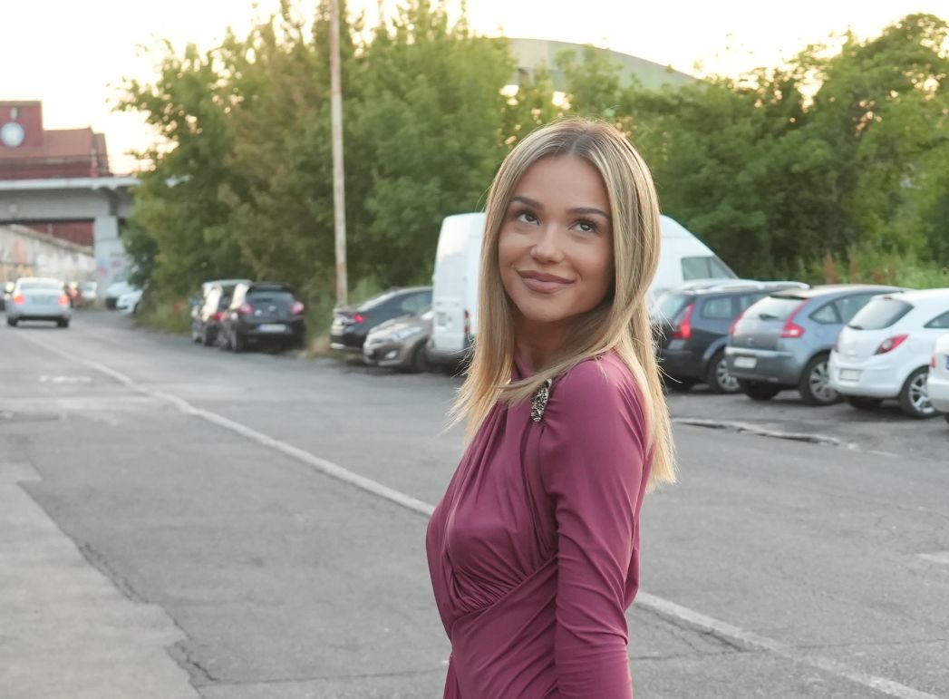 „BRESKVICA JE JADNICA, KAD NE PRODA DVE KARTE, IZMIŠLJA DA IMA TEMPERATURU“ On je potpuno raskrinkao pevačicu!