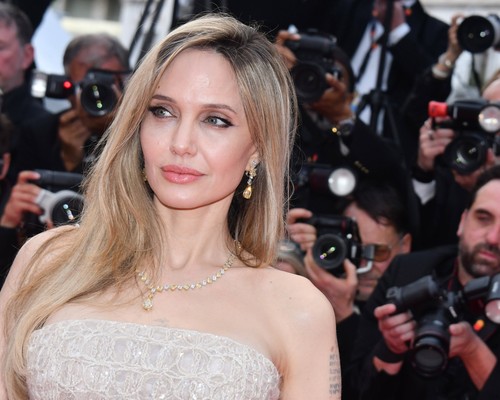 ANĐELINA DŽOLI NAPUŠTA AMERIKU! Priznala da je u L.A.-u bila samo zbog svog RAZVODA