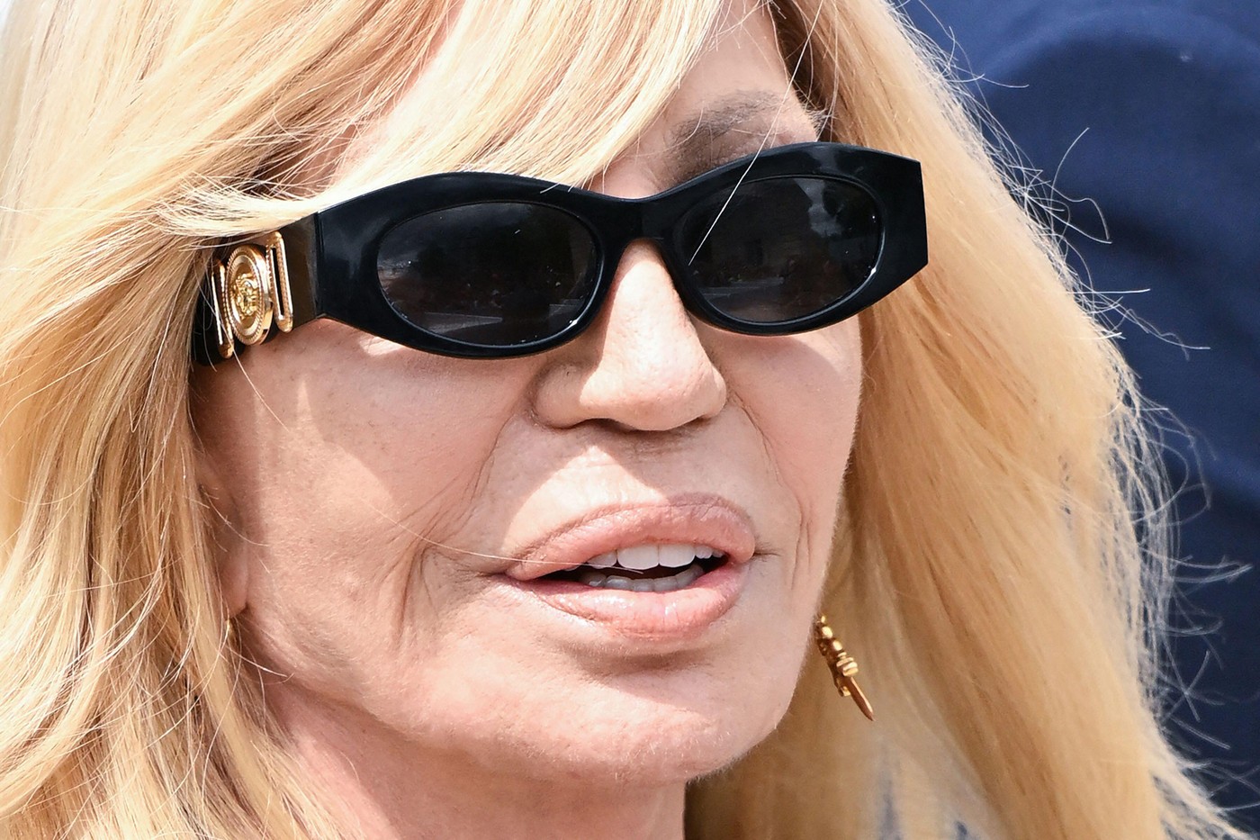 DONATELA VERSAĆE ZAPANJILA SVET NOVIM LICEM! Da li upravo svedočimo najvećoj transformaciji ikada? (FOTO)