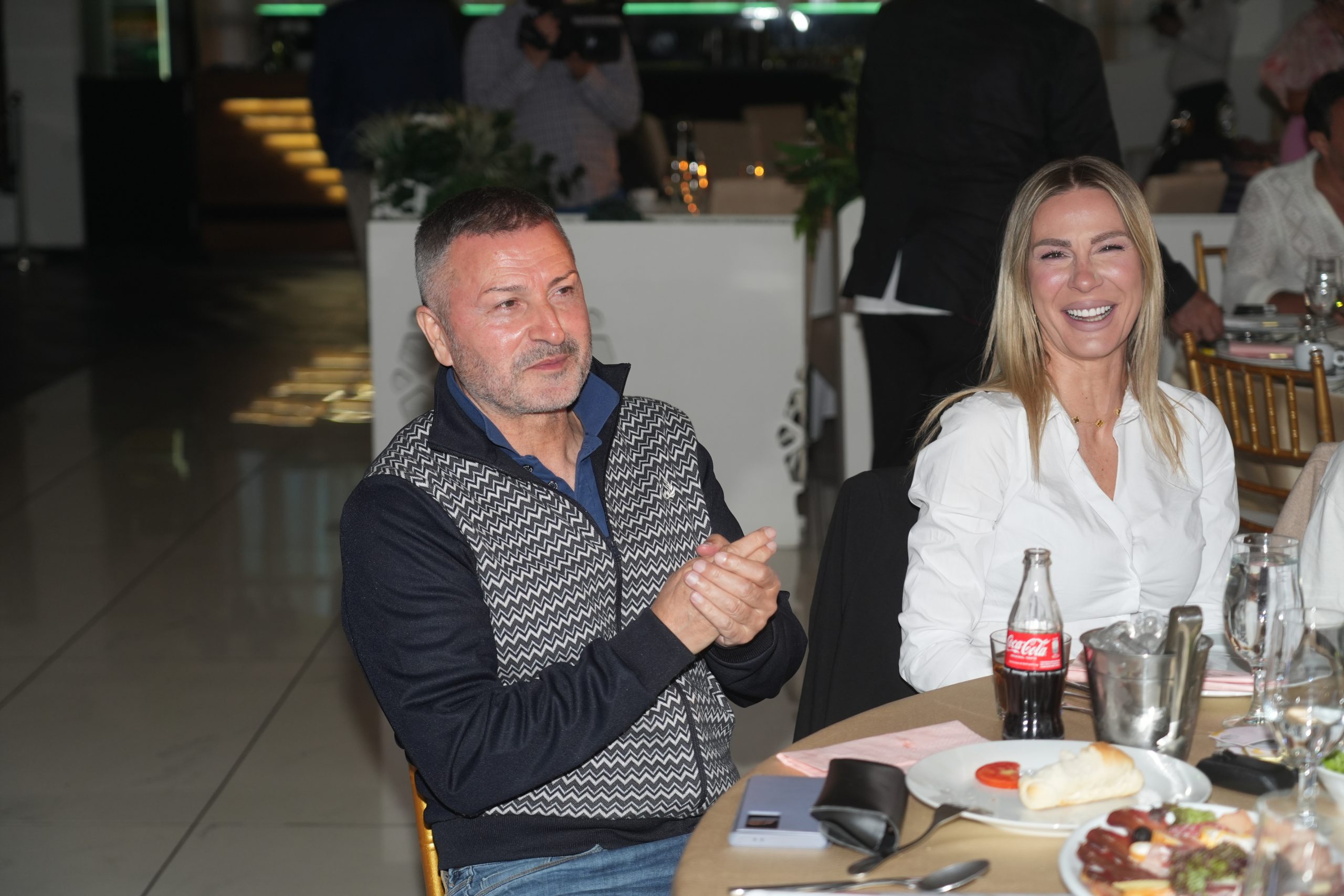 VESNA ĐOGANI U TOPLESU, ĐOLE GO! Intimne scene iz kupatila koje su sve šokirale