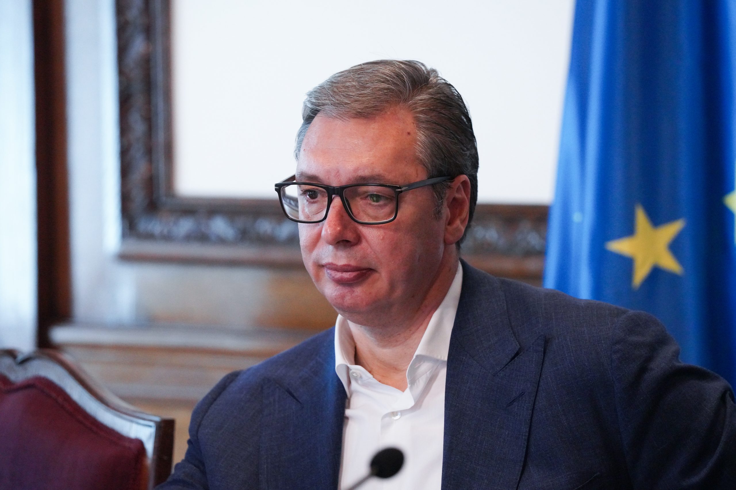 VUČIĆ STIGAO U BOLNICU GDE JE DARKO GLIŠIĆ! Ministar u teškom stanju!