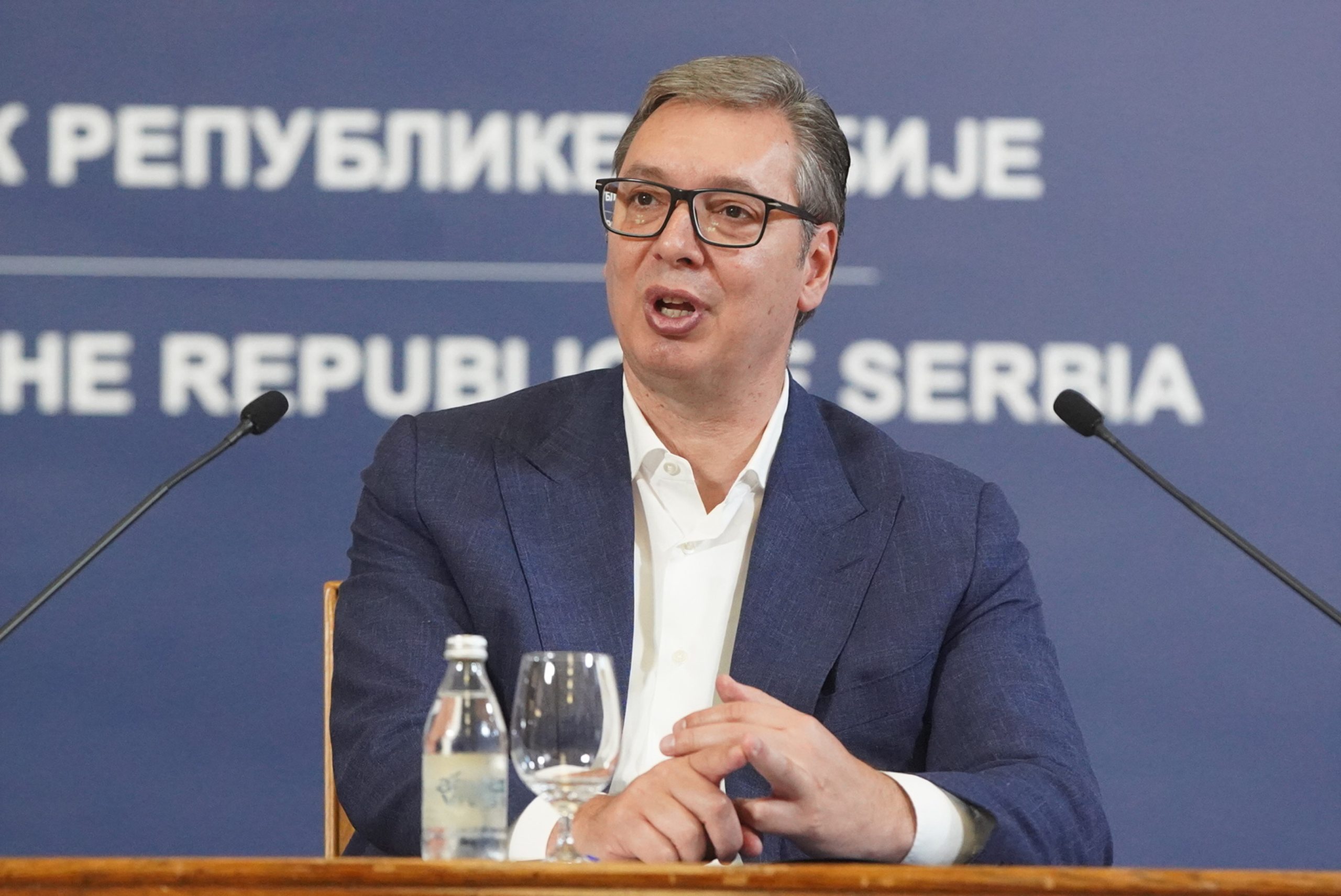 VUČIĆ SE OBRAĆA NACIJI! Uživo u 18.05 časova!