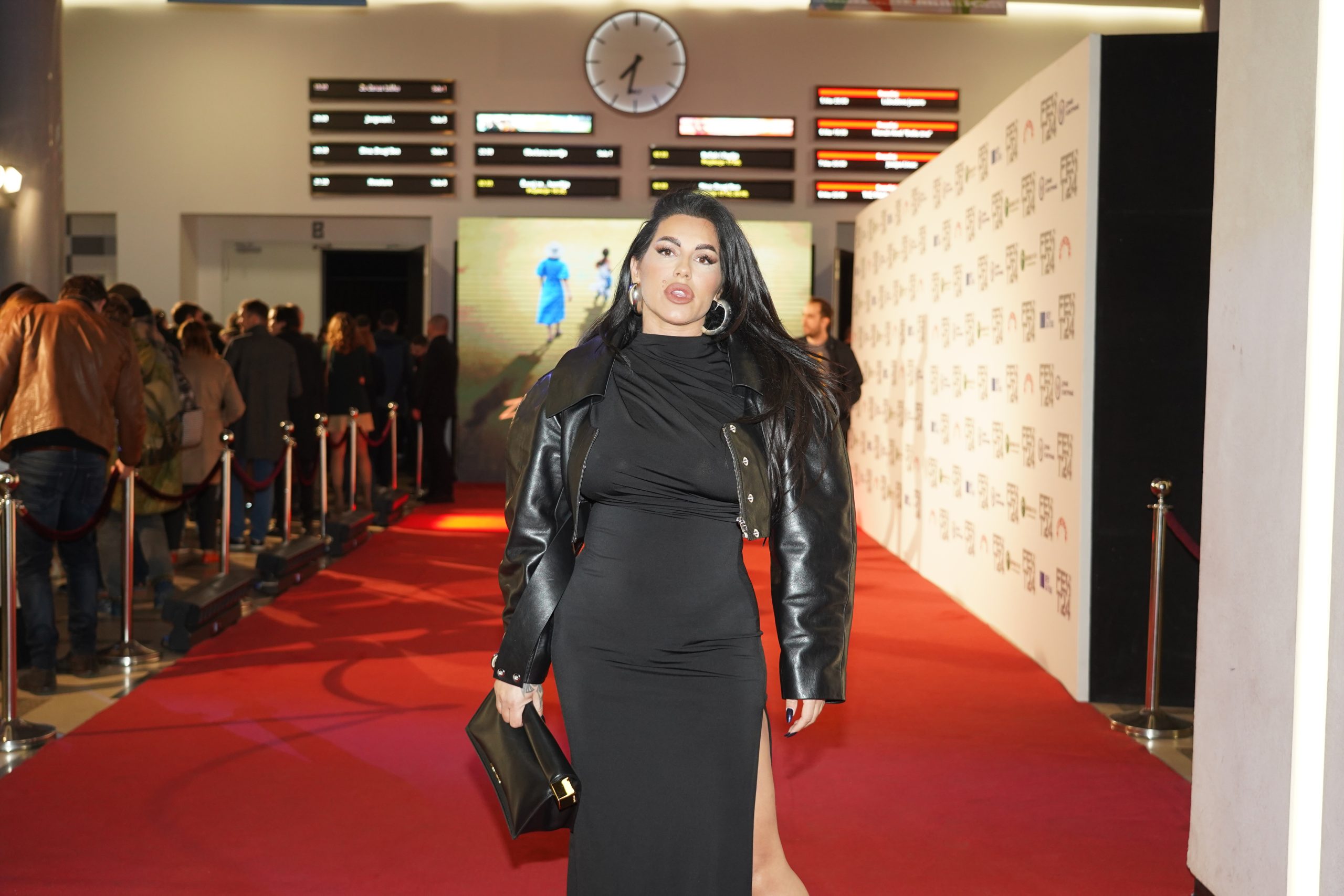 SEKA ALEKSIĆ ZAPALILA INSTAGRAM! Istakla struk, grudi u prvom planu, jedva stale u bikini