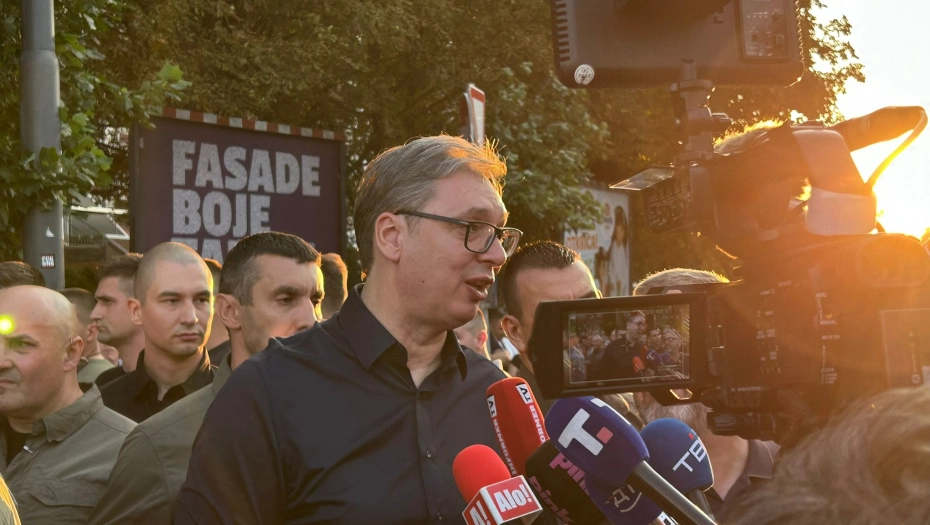 „RAZGOVARAMO SA NAŠIM SESTRAMA I BRAĆOM, DA RAZUMEJU DA JE PROPALA OBOJENA REVOLUCIJA“ Vučić na Banjici: Sad svi da se ujedinimo i krenemo napred
