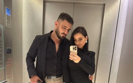 INTIMNA FOTKA ŽENE NAŠEG PEVAČA! Pokazala čime raspolaže, a ovo je TAJNA NJENE FIGURE!