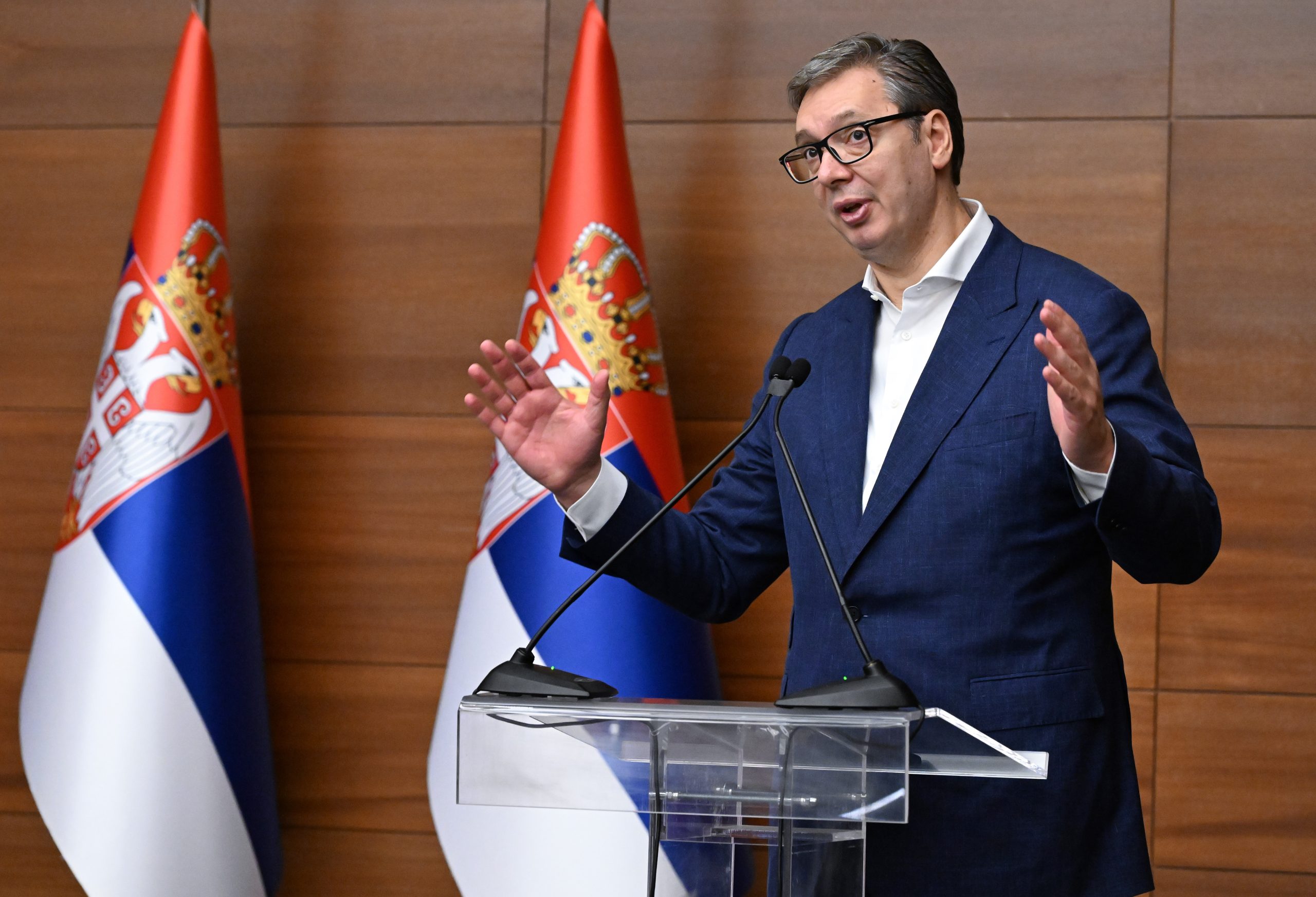 „VOJNA PARADA JE IZRAZ NAŠE ŽELJE DA OBELEŽIMO NACIONALNI PRAZNIK“ Predsednik Vučić poručio: „Da pokažemo ljudima u Srbiji da mogu da se osećaju sigurno i bezbedno“ (VIDEO)