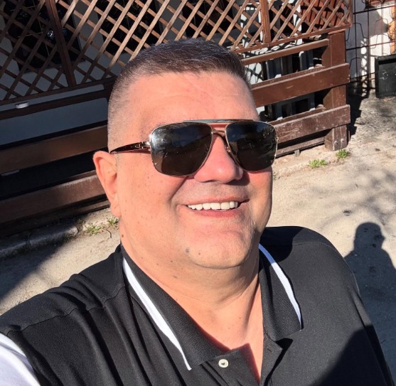 „UVEK PODIGNUTE GLAVE JER NEMAM ČEGA DA SE STIDIM“ Saša Mirković se obratio MOĆNIM REČIMA! (FOTO)