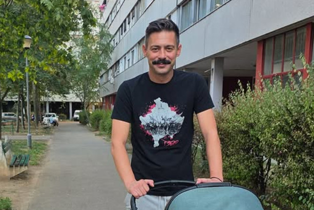 EVO KAKO IZGLEDA ŽENA MILANA VASIĆA NAKON POROĐAJA! Maja u šetnji sa suprugom i sinom!
