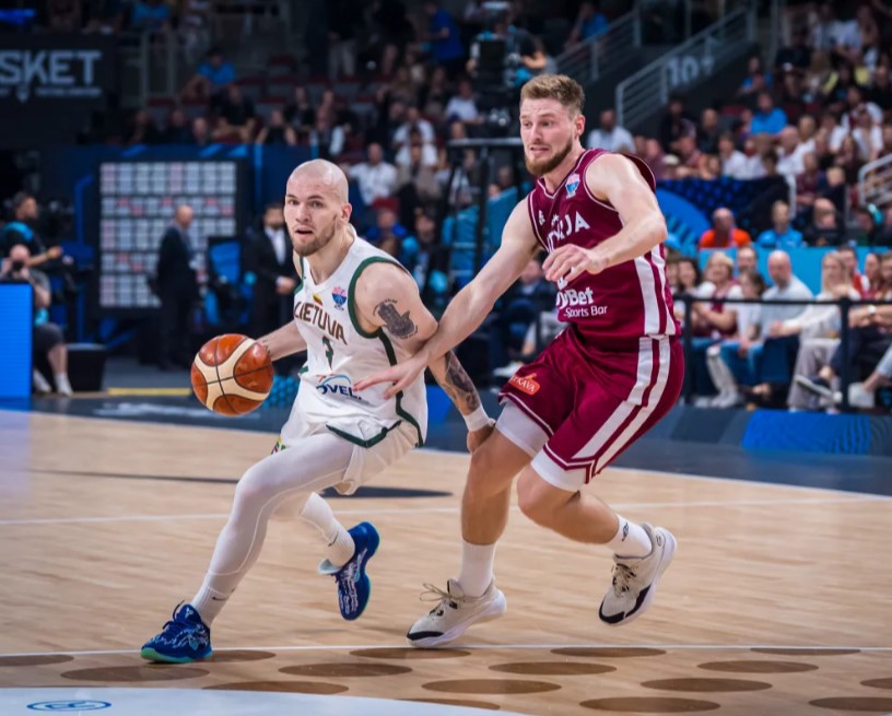CELA RIGA U SUZAMA! Domaćin ISPAO sa Evrobasketa! Ne pomaže ni BRUTALNI Kristaps!