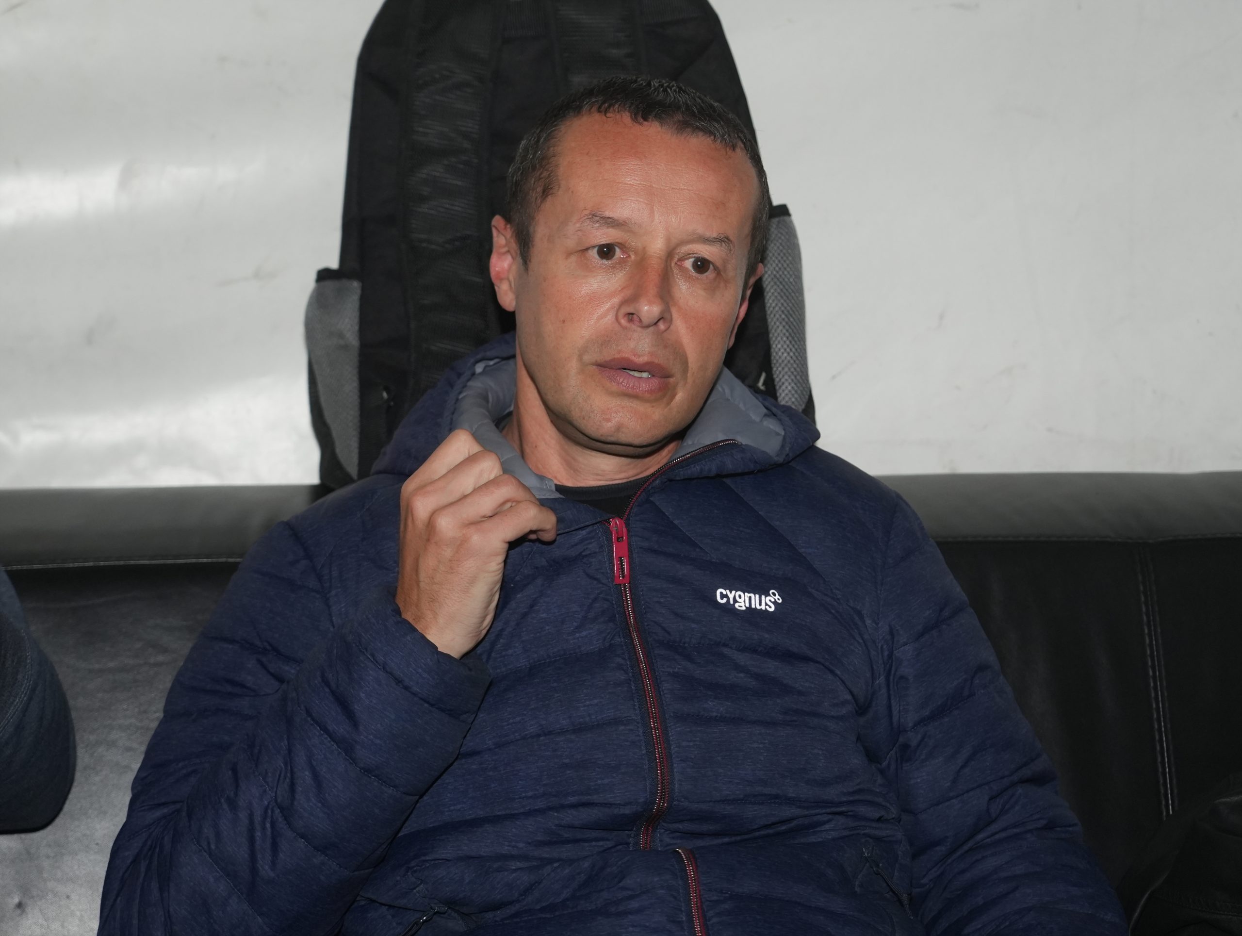 „NEMAM NIKOGA, VALJDA ĆE SE NEKO SETITI DA ME SAHRANI“ Naš pevač puca od melanholije!
