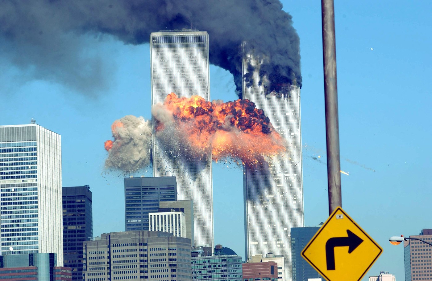 MISTERIOZNI DETALJI I TEORIJE ZAVERE VEZANE ZA 9/11: Kako su se Kule bliznakinje URUŠILE efektom KONTROLISANE DETONACIJE i kako je PASOŠ jednog od otmičara PRONAĐEN NETAKNUT u ruševinama, uprkos OGROMNIM TEMPERATURAMA?!