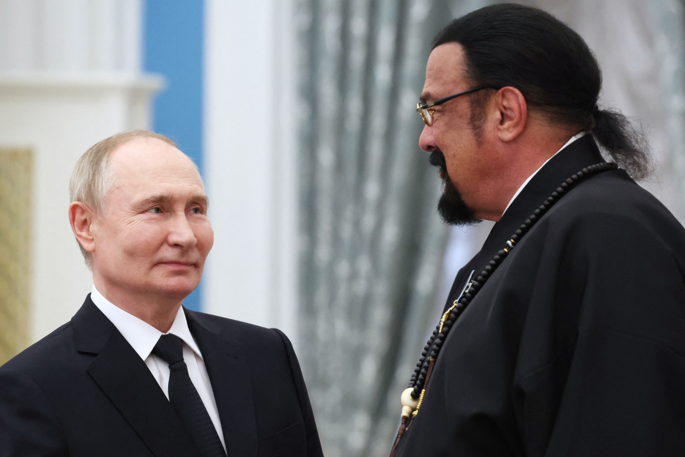 STIVEN SIGAL NA FORUMU SA PUTINOM! Popularni glumac će govoriti o miru i prosperitetu!