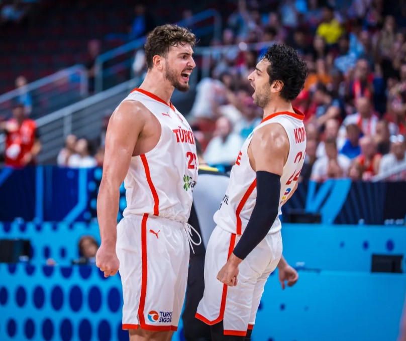 I POLJACI SPAKOVALI KOFERE! Dželat „orlova“ nastavlja da BLISTA! Poznat prvi POLUFINALISTA Evrobasketa!