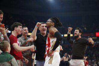 Čima Moneke peva Zvezdinu pesmu