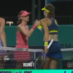 Ukrajinka Ruskinja rukovanje tenis